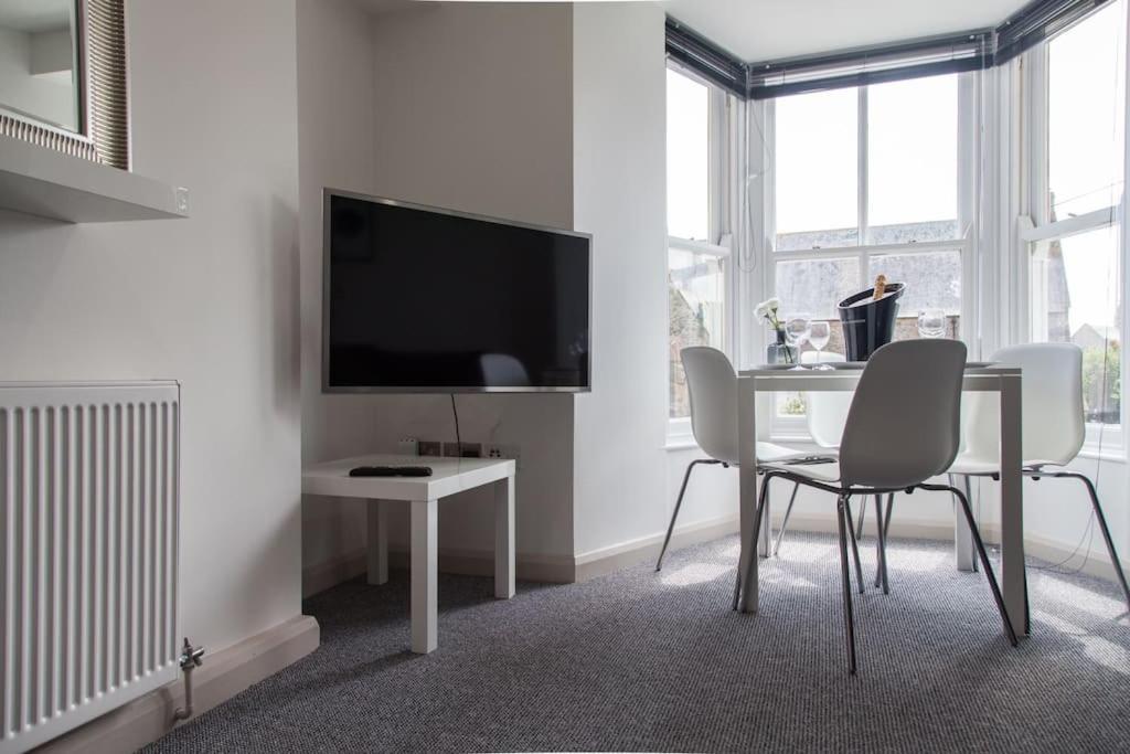 Stunning 2 Bed Apartment With Sea Views, Penzance Ngoại thất bức ảnh