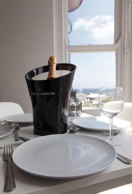 Stunning 2 Bed Apartment With Sea Views, Penzance Ngoại thất bức ảnh