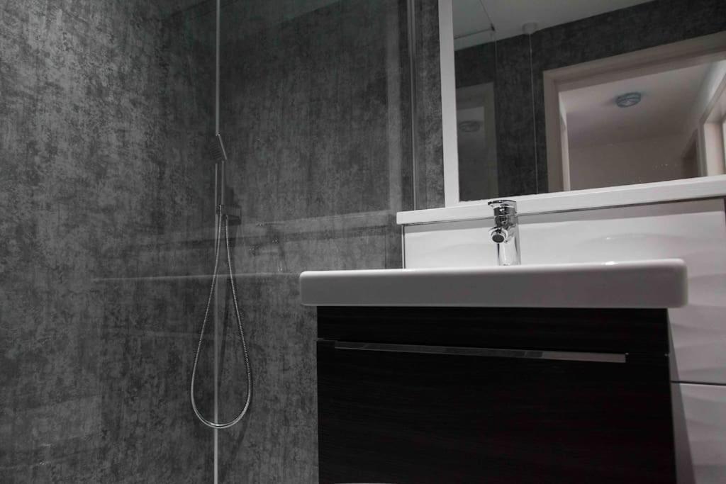 Stunning 2 Bed Apartment With Sea Views, Penzance Ngoại thất bức ảnh